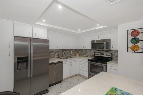 Copropriété à louer à Hallandale Beach, Floride: 2 chambres, 128.76 m2 № 2154639 - photo 10