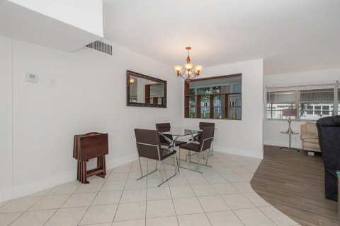 Copropriété à louer à Hallandale Beach, Floride: 2 chambres, 128.76 m2 № 2154639 - photo 13