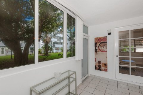 Copropriété à louer à Hallandale Beach, Floride: 2 chambres, 128.76 m2 № 2154639 - photo 7