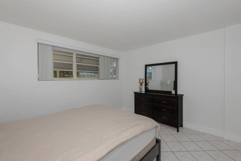 Copropriété à louer à Hallandale Beach, Floride: 2 chambres, 128.76 m2 № 2154639 - photo 2