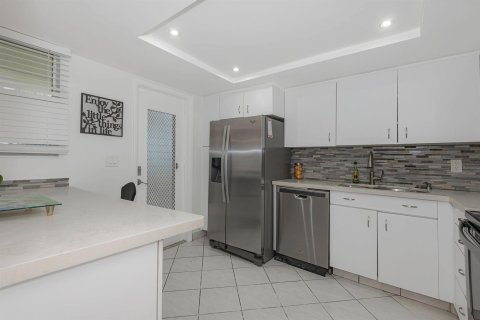 Copropriété à louer à Hallandale Beach, Floride: 2 chambres, 128.76 m2 № 2154639 - photo 20