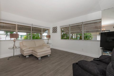 Copropriété à louer à Hallandale Beach, Floride: 2 chambres, 128.76 m2 № 2154639 - photo 16