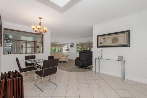 Copropriété à louer à Hallandale Beach, Floride: 2 chambres, 128.76 m2 № 2154639 - photo 14