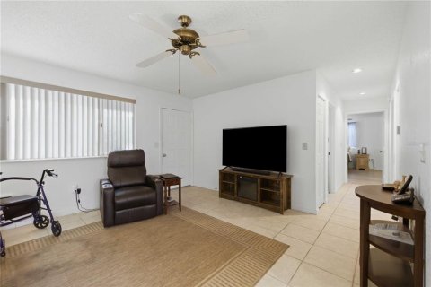 House in Ocala, Florida 2 bedrooms, 92.16 sq.m. № 2222603 - photo 9
