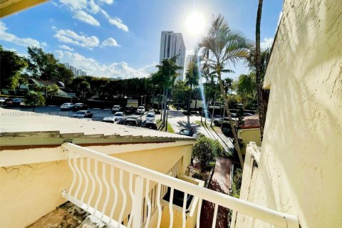 Touwnhouse à vendre à Aventura, Floride: 3 chambres, 188.78 m2 № 1860991 - photo 22