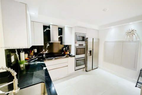 Touwnhouse à vendre à Aventura, Floride: 3 chambres, 188.78 m2 № 1860991 - photo 3
