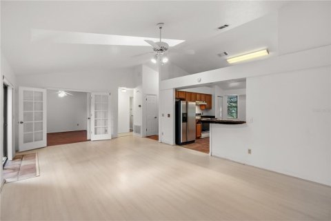 House in Winter Garden, Florida 3 bedrooms, 126.72 sq.m. № 2107550 - photo 13