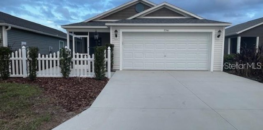 Villa ou maison à The Villages, Floride 2 chambres, 111.76 m2 № 2405544