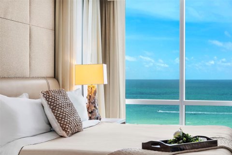 Condo in Miami Beach, Florida, 2 bedrooms  № 2022963 - photo 25