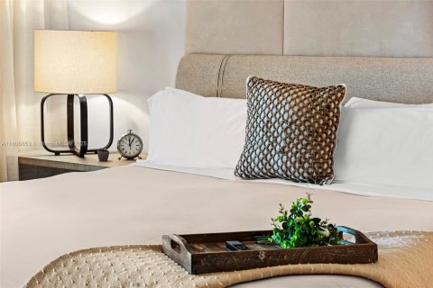 Condo in Miami Beach, Florida, 2 bedrooms  № 2022963 - photo 16