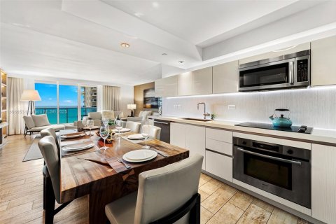 Condo in Miami Beach, Florida, 2 bedrooms  № 2022963 - photo 3