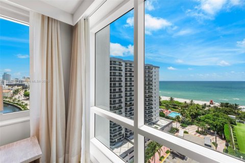 Condo in Miami Beach, Florida, 2 bedrooms  № 2022963 - photo 27