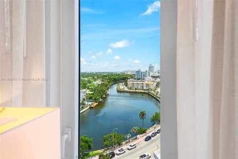 Condo in Miami Beach, Florida, 2 bedrooms  № 2022963 - photo 28
