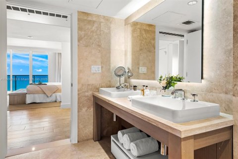 Condo in Miami Beach, Florida, 2 bedrooms  № 2022963 - photo 19