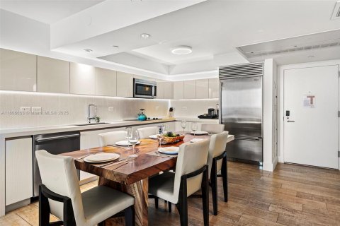 Condo in Miami Beach, Florida, 2 bedrooms  № 2022963 - photo 10