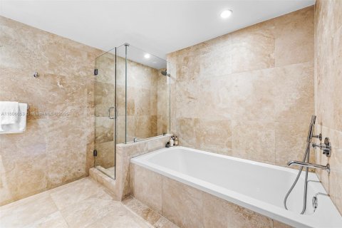 Condo in Miami Beach, Florida, 2 bedrooms  № 2022963 - photo 22