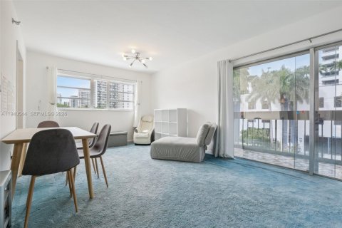 Condo in Miami Beach, Florida, 2 bedrooms  № 1997974 - photo 4