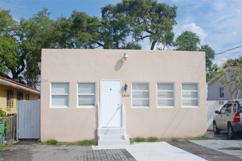 Villa ou maison à louer à Miami, Floride: 1 chambre № 2346381 - photo 1