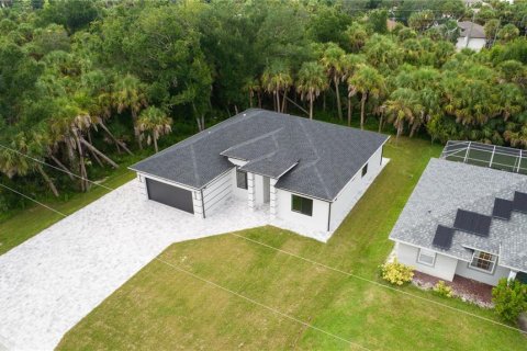 House in North Port, Florida 3 bedrooms, 180.51 sq.m. № 1912111 - photo 5