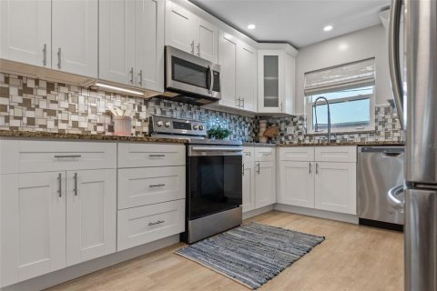 Condominio en venta en Saint Pete Beach, Florida, 2 dormitorios, 93.83 m2 № 1649164 - foto 9
