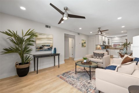 Condominio en venta en Saint Pete Beach, Florida, 2 dormitorios, 93.83 m2 № 1649164 - foto 3