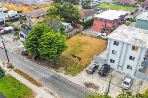 Terreno en venta en Miami, Florida № 1830287 - foto 9