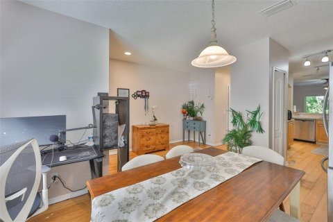 Townhouse in Fish Hawk, Florida 2 bedrooms, 128.48 sq.m. № 1789160 - photo 4