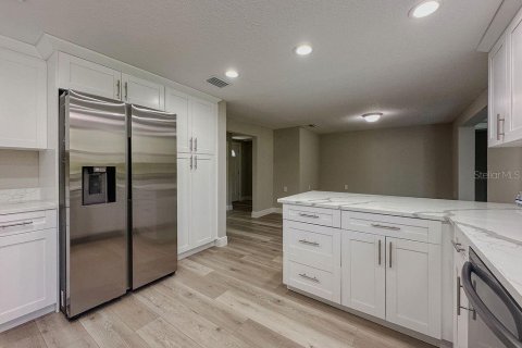 House in Tarpon Springs, Florida 4 bedrooms, 183.11 sq.m. № 1834849 - photo 7