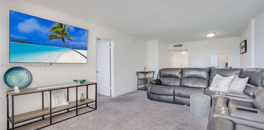 Кондоминиум с 2 спальнями в Лайтхаус-Пойнт, Флорида № 2000462