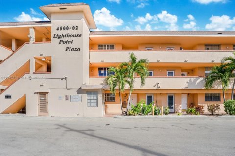 Снять в аренду кондоминиум в Лайтхаус-Пойнт, Флорида 2 спальни, 91.42м2, № 2000462 - фото 2