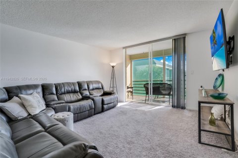 Снять в аренду кондоминиум в Лайтхаус-Пойнт, Флорида 2 спальни, 91.42м2, № 2000462 - фото 3