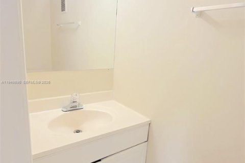 Снять в аренду кондоминиум в Хайалиа, Флорида 3 спальни, 83.61м2, № 2005587 - фото 22