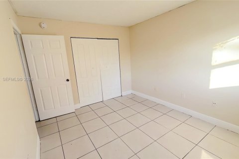 Снять в аренду кондоминиум в Хайалиа, Флорида 3 спальни, 83.61м2, № 2005587 - фото 9