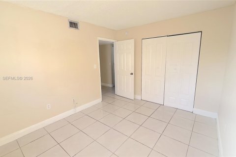 Снять в аренду кондоминиум в Хайалиа, Флорида 3 спальни, 83.61м2, № 2005587 - фото 6