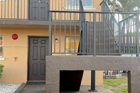 Снять в аренду кондоминиум в Хайалиа, Флорида 3 спальни, 83.61м2, № 2005587 - фото 2