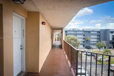 Купить кондоминиум в Майами, Флорида 1 спальня, 63.17м2, № 1830718 - фото 11