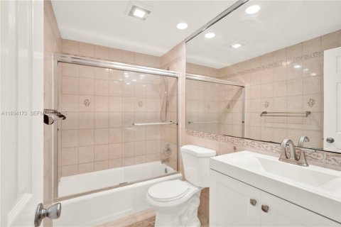 Снять в аренду кондоминиум в Санни-Айлс-Бич, Флорида 1 спальня, 66.89м2, № 1992435 - фото 17