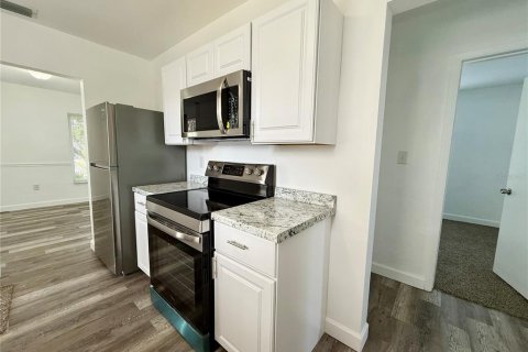 House in Port Charlotte, Florida 2 bedrooms, 102.19 sq.m. № 1775098 - photo 12