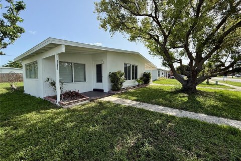 House in Port Charlotte, Florida 2 bedrooms, 102.19 sq.m. № 1775098 - photo 2