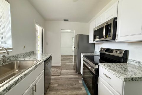House in Port Charlotte, Florida 2 bedrooms, 102.19 sq.m. № 1775098 - photo 10