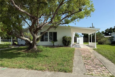 House in Port Charlotte, Florida 2 bedrooms, 102.19 sq.m. № 1775098 - photo 4