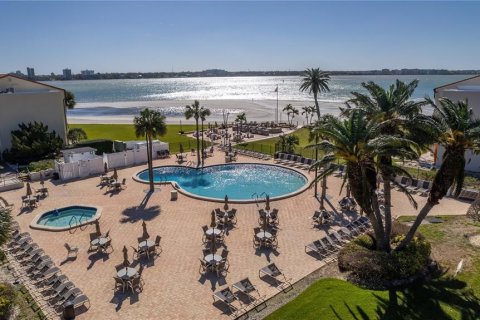 Condo in Clearwater, Florida, 2 bedrooms  № 1592746 - photo 1