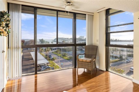 Condo in Clearwater, Florida, 2 bedrooms  № 1592746 - photo 19