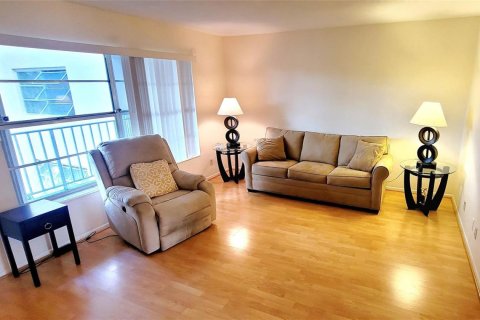Copropriété à louer à Lauderdale Lakes, Floride: 1 chambre, 61.5 m2 № 2392553 - photo 3
