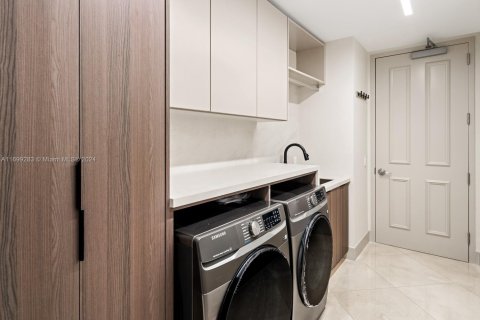 Condo in Coral Gables, Florida, 3 bedrooms  № 1763656 - photo 21