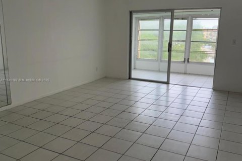 Copropriété à vendre à Tamarac, Floride: 1 chambre, 61.32 m2 № 1962049 - photo 4