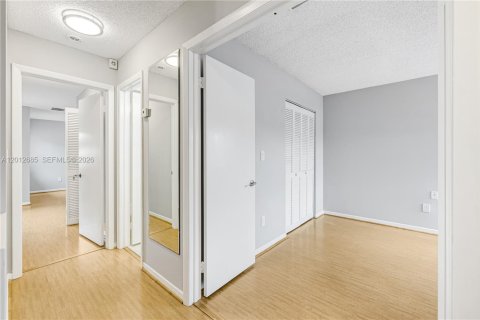 House in Pembroke Pines, Florida 2 bedrooms, 98.29 sq.m. № 2076132 - photo 12