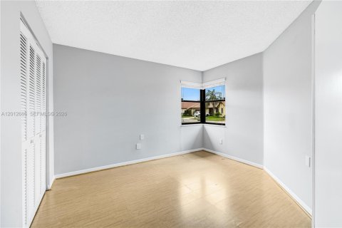 House in Pembroke Pines, Florida 2 bedrooms, 98.29 sq.m. № 2076132 - photo 13