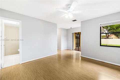 House in Pembroke Pines, Florida 2 bedrooms, 98.29 sq.m. № 2076132 - photo 16