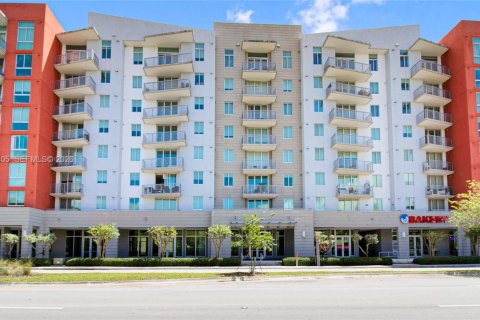 Кондоминиум с 3 спальнями в Дорал, Флорида № 2056481